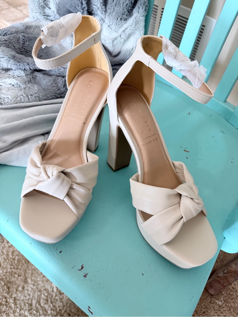 Kohl's Cream Knot Front Block Heel Sandals
